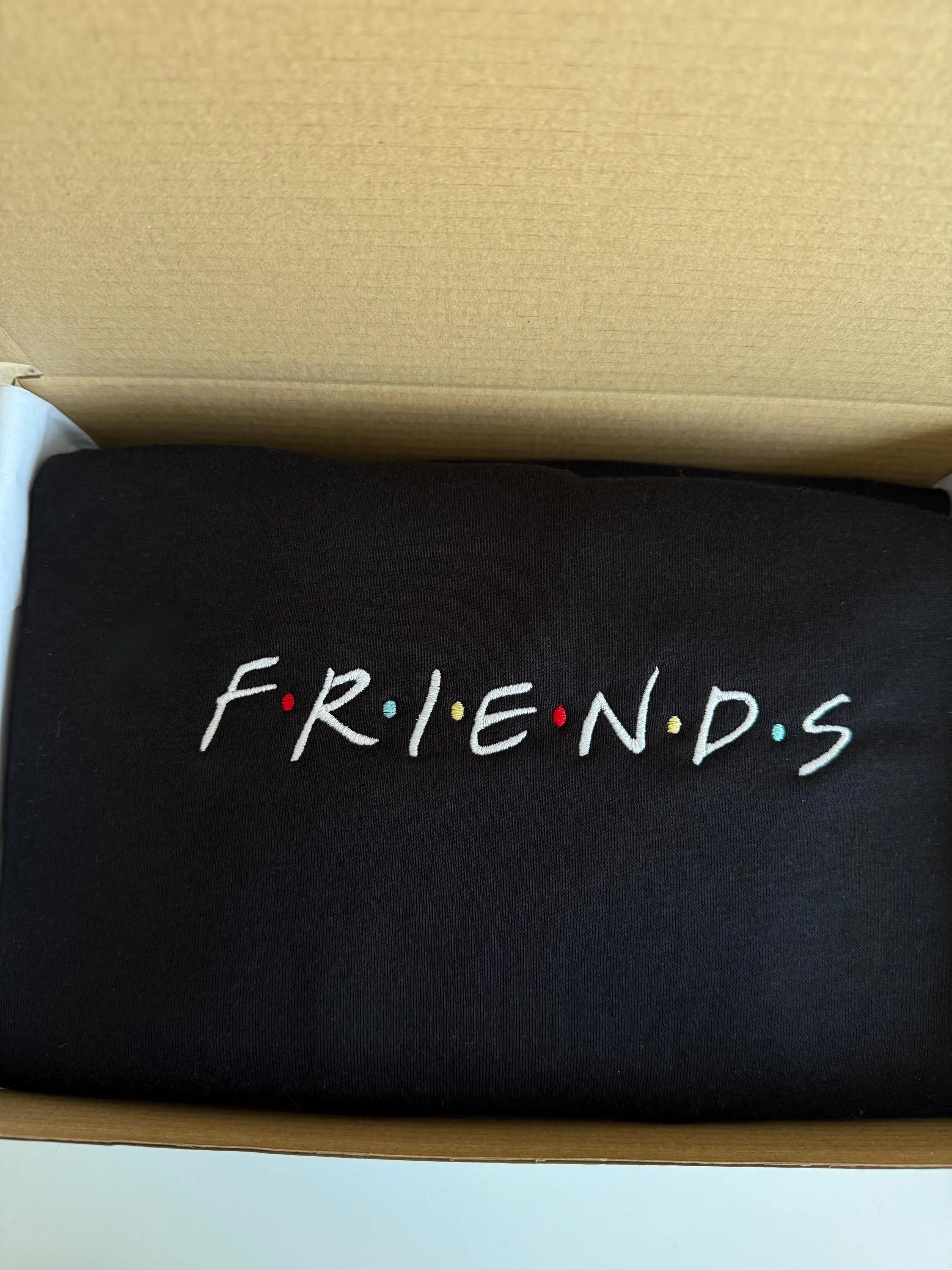 Sudadera bordada Friends